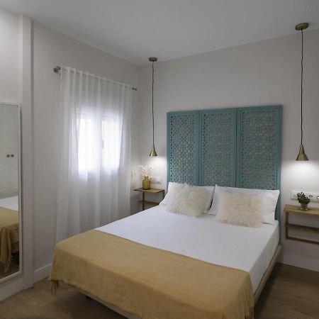 Beautiful Blue Triana Apartment Sevilla Bagian luar foto