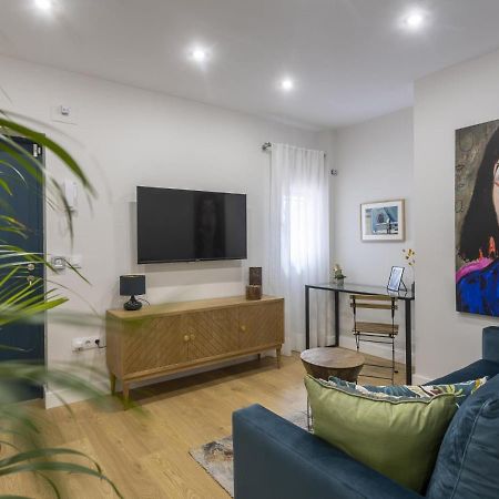 Beautiful Blue Triana Apartment Sevilla Bagian luar foto