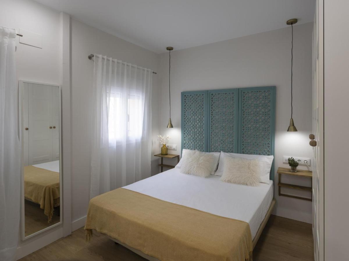 Beautiful Blue Triana Apartment Sevilla Bagian luar foto
