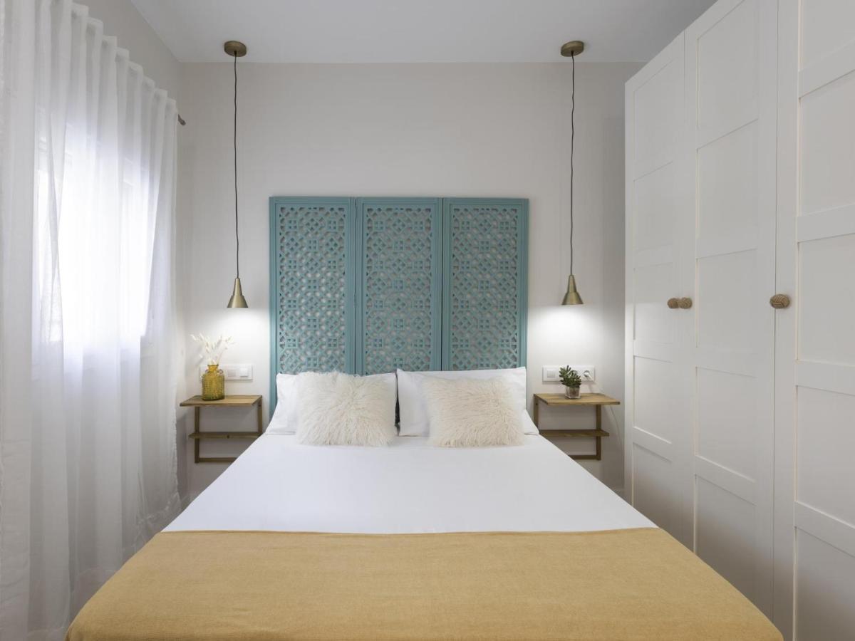 Beautiful Blue Triana Apartment Sevilla Bagian luar foto