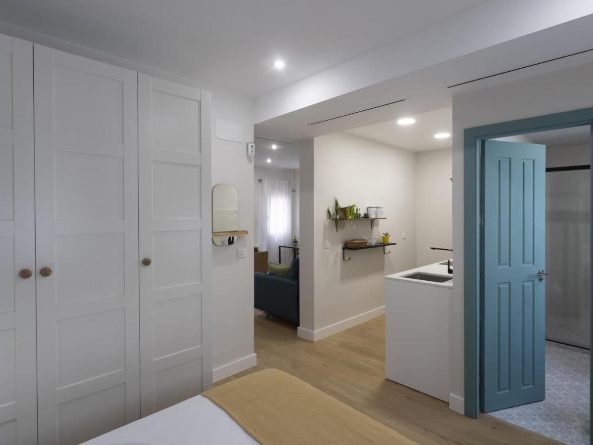 Beautiful Blue Triana Apartment Sevilla Bagian luar foto