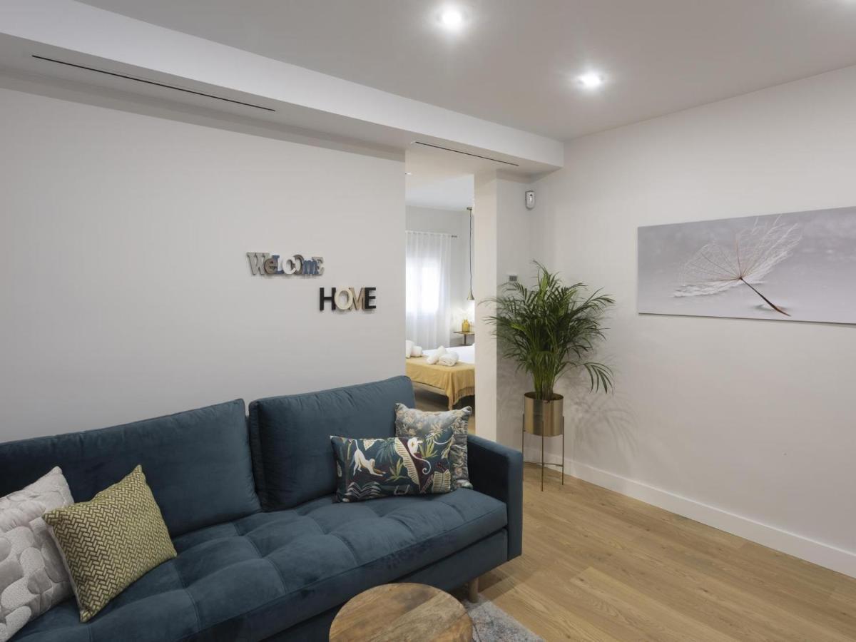Beautiful Blue Triana Apartment Sevilla Bagian luar foto
