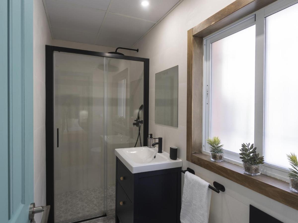 Beautiful Blue Triana Apartment Sevilla Bagian luar foto
