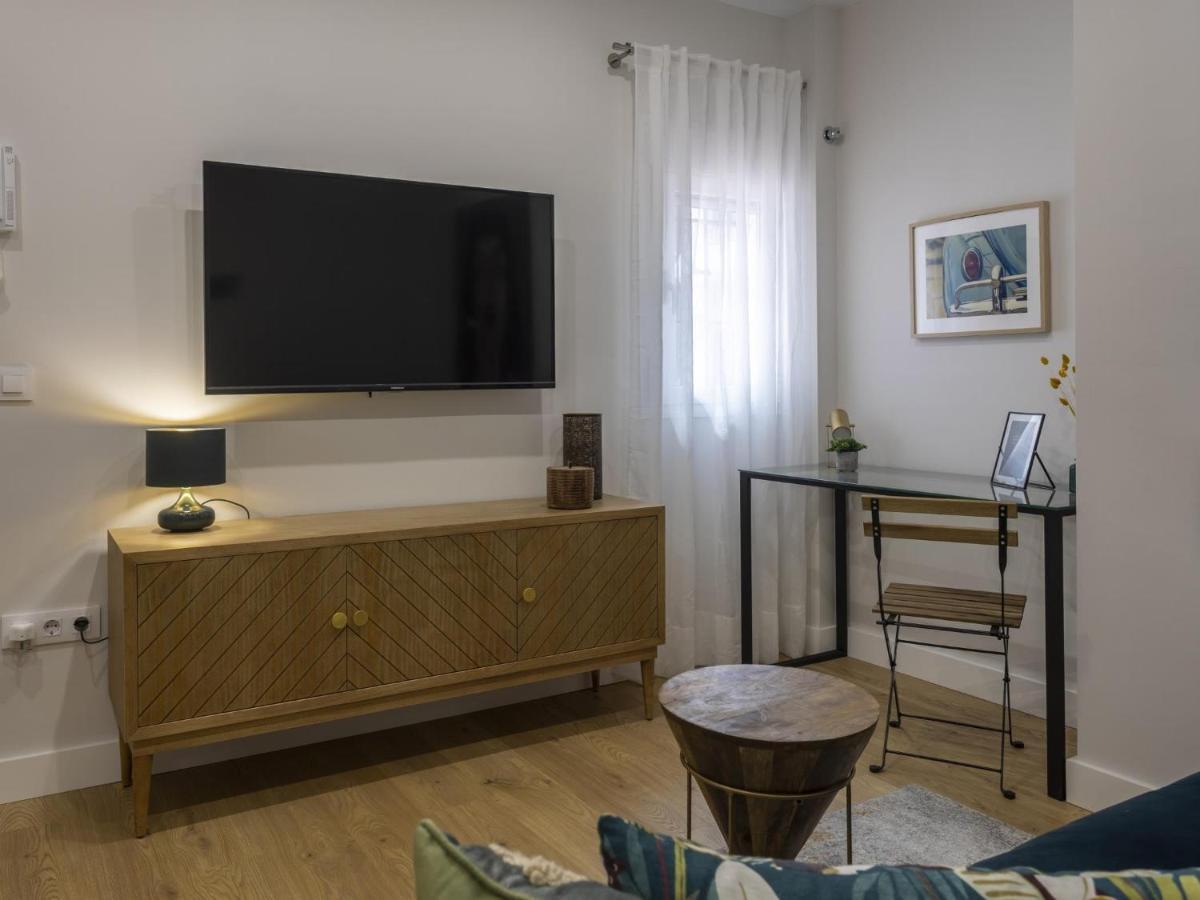 Beautiful Blue Triana Apartment Sevilla Bagian luar foto