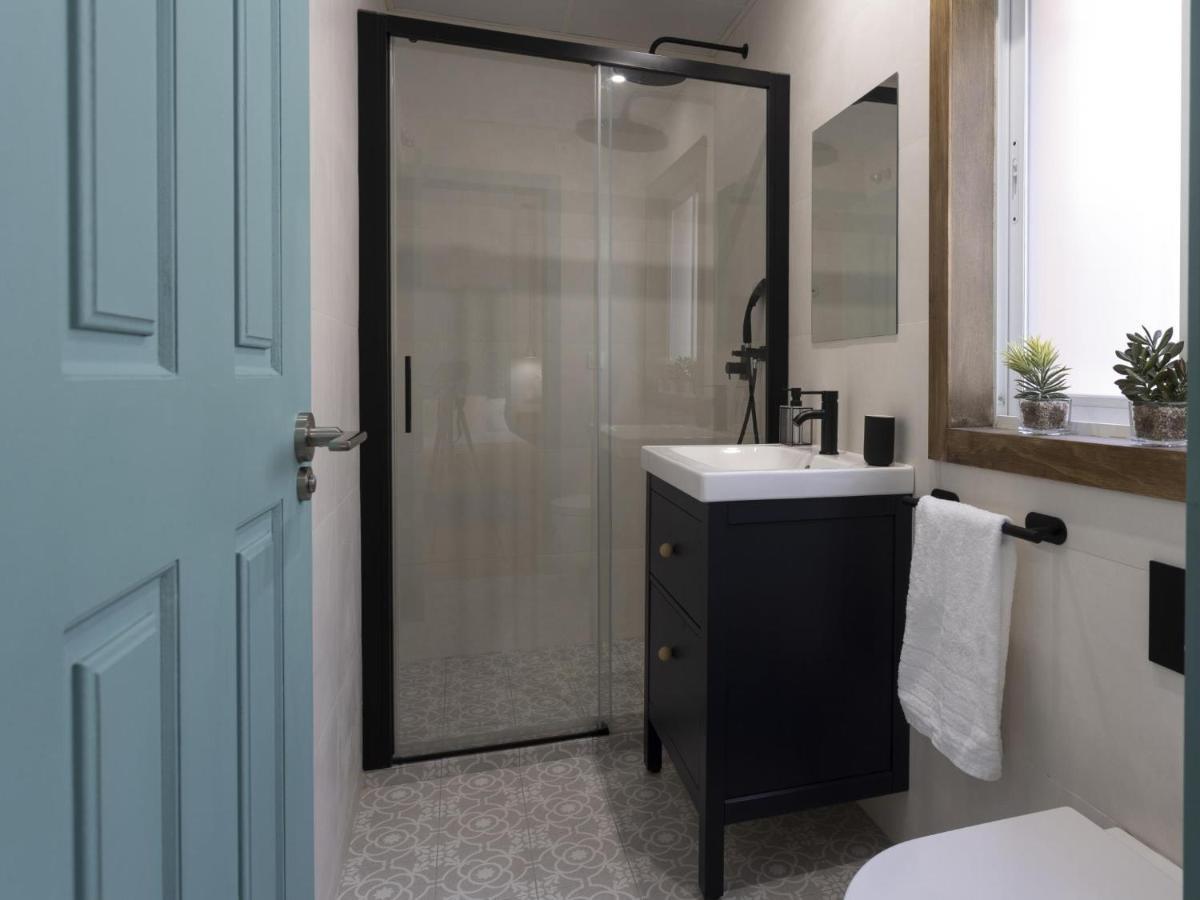 Beautiful Blue Triana Apartment Sevilla Bagian luar foto