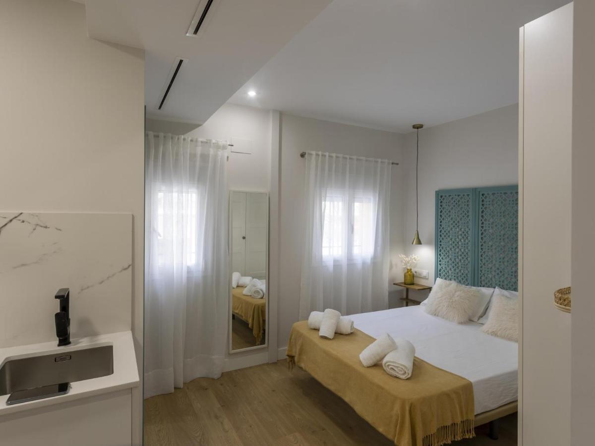 Beautiful Blue Triana Apartment Sevilla Bagian luar foto