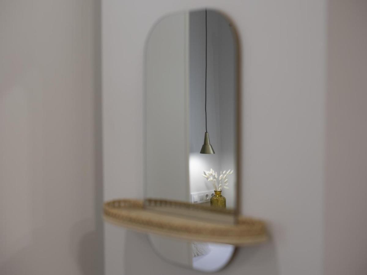 Beautiful Blue Triana Apartment Sevilla Bagian luar foto