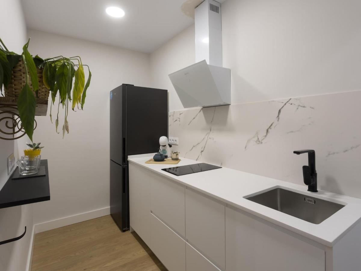 Beautiful Blue Triana Apartment Sevilla Bagian luar foto