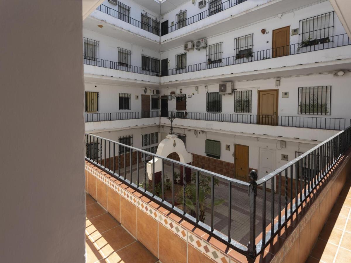 Beautiful Blue Triana Apartment Sevilla Bagian luar foto