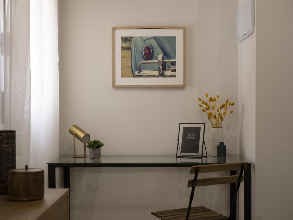 Beautiful Blue Triana Apartment Sevilla Bagian luar foto