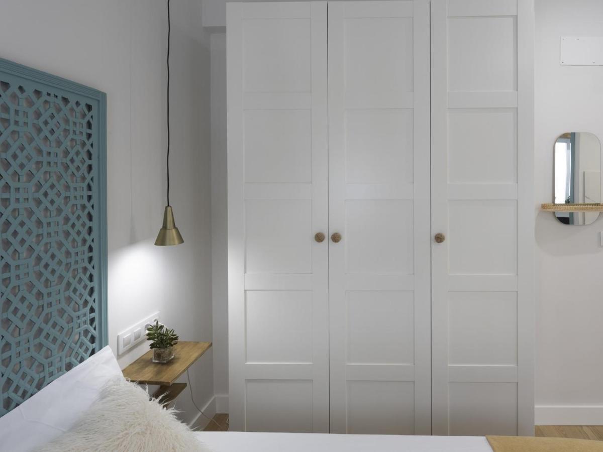 Beautiful Blue Triana Apartment Sevilla Bagian luar foto