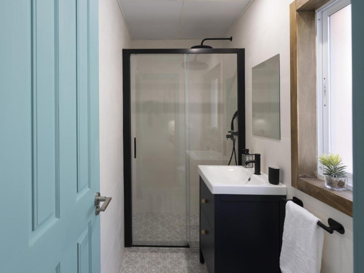 Beautiful Blue Triana Apartment Sevilla Bagian luar foto