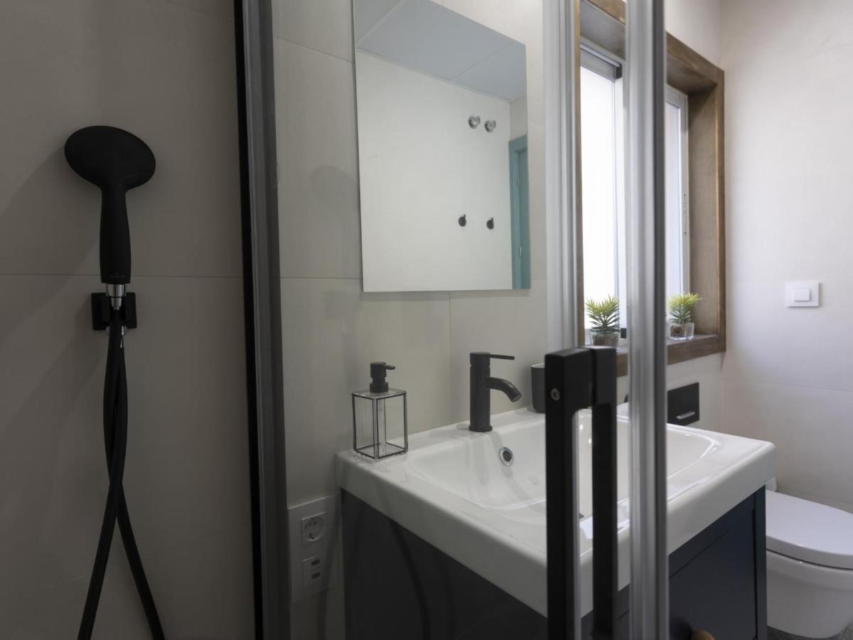 Beautiful Blue Triana Apartment Sevilla Bagian luar foto